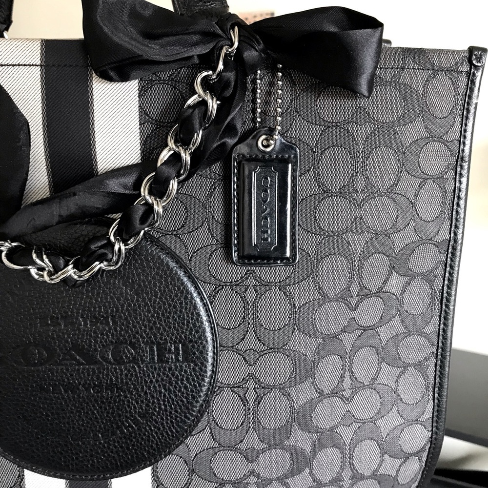Coach Patent Leather Large Hang Tag On Ball Chain - Picture 12 of 12